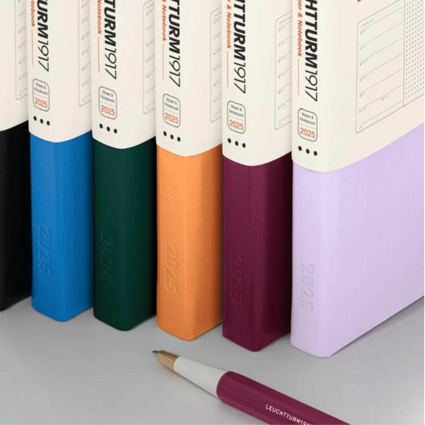 将图片加载到图库查看器,Leuchtturm1917 A5 Medium Hardcover Weekly Planner & Notebook 2025 - Dotted / Black