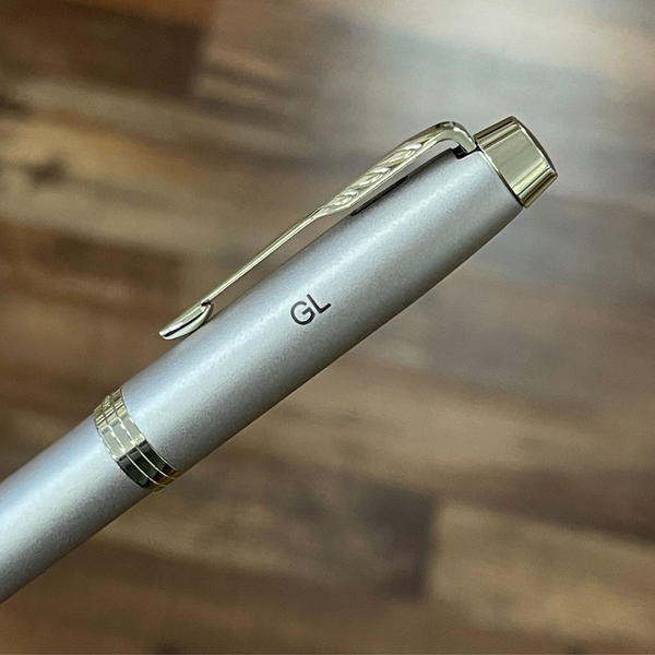 画像をギャラリービューアに読み込む, Parker IM Monochrome Champagne GT Rollerball Pen with Leather Key Hook Gift Set