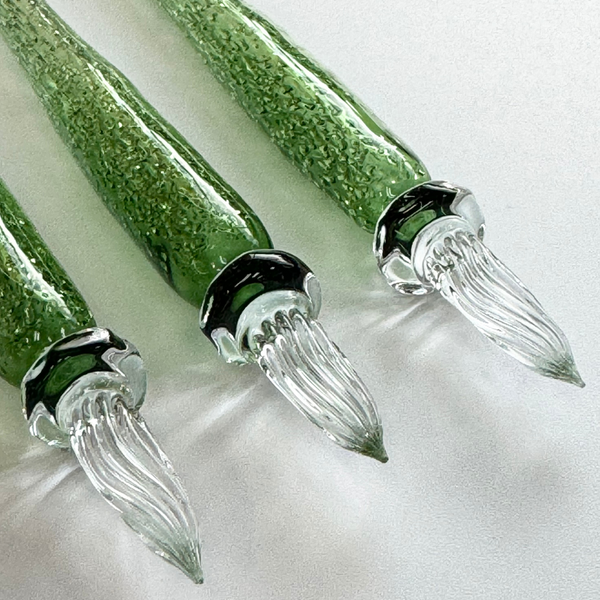 将图片加载到图库查看器,Matsubokkuri Tsubutsubu Glass Fountain Pen - Clear Black