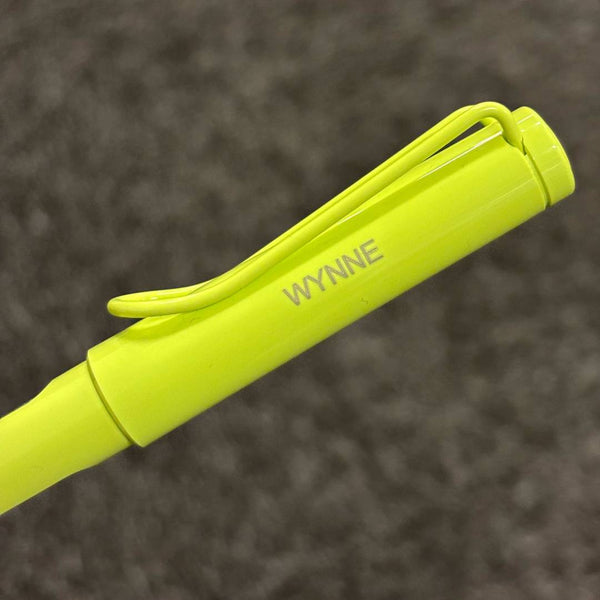 画像をギャラリービューアに読み込む, Personalized Name Engraving On LAMY Safari Deelite Rollerball Pen - Spring Green (Special Edition)