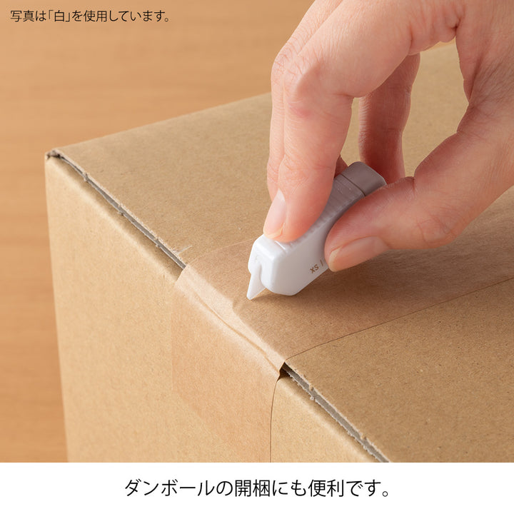 Midori XS Ceramic Cutter Navy Blue — in use