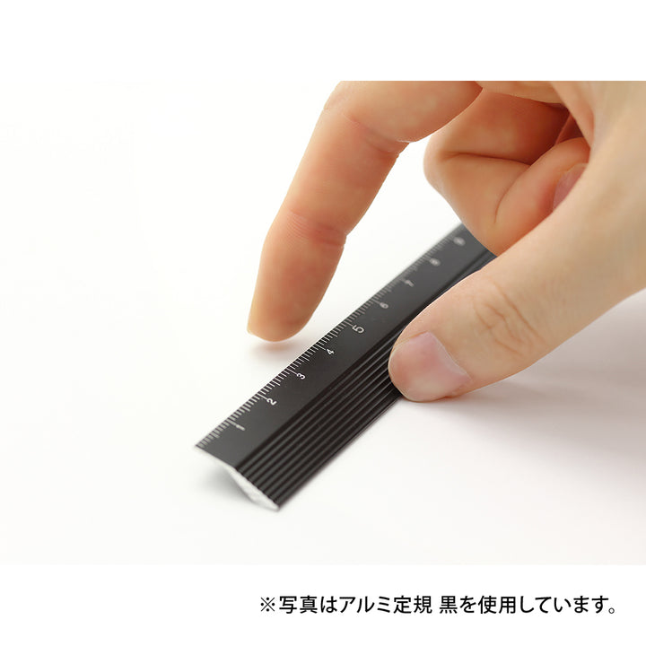 Midori Aluminum Ruler 15cm - Black — detail view