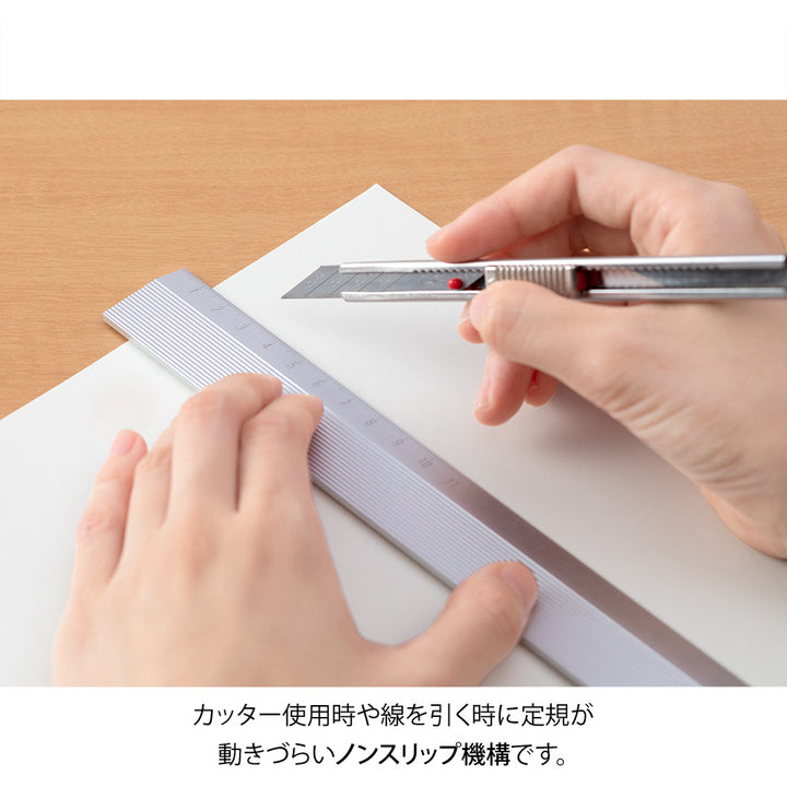 Midori Aluminum Aluminum Ruler - 30cm Non-Slip Silver — detail view