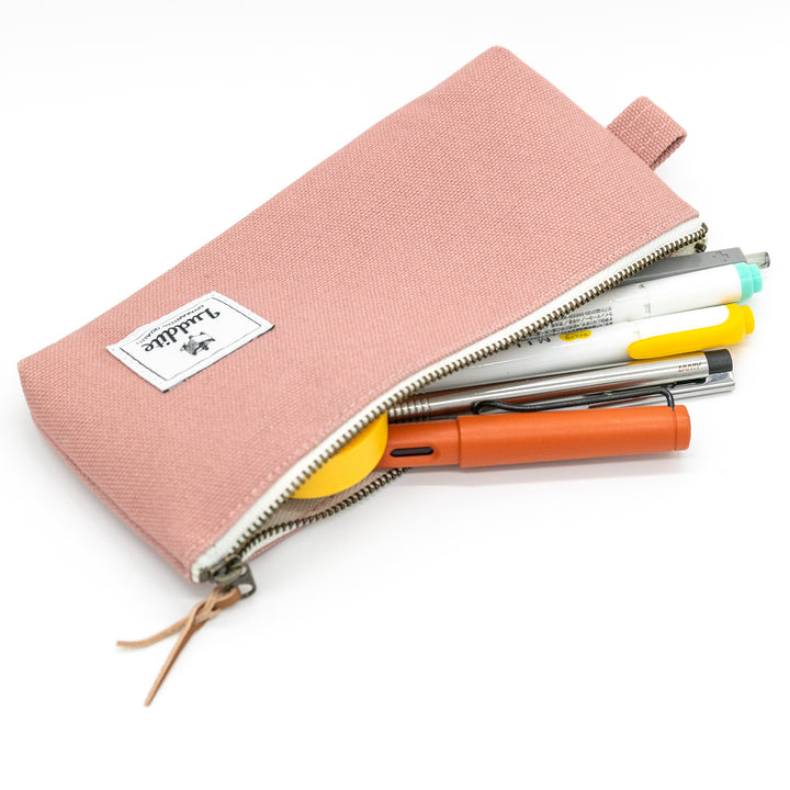Luddite Kurashiki Canvas Pen Case M - Smoky Pink — barrel detail