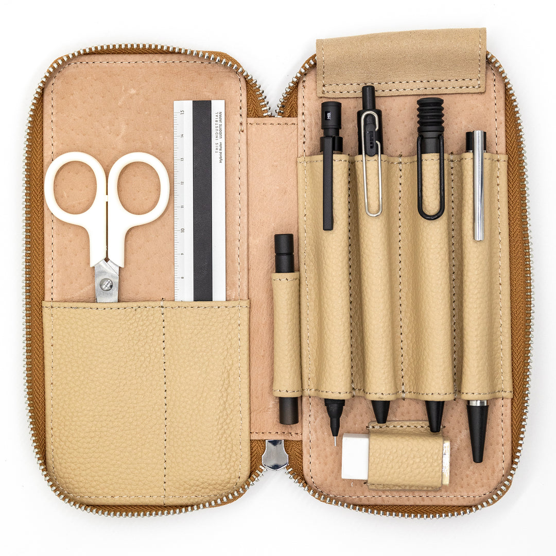 Luddite MAYA Roundzip Pencase Essential - Whisky Brown — barrel detail