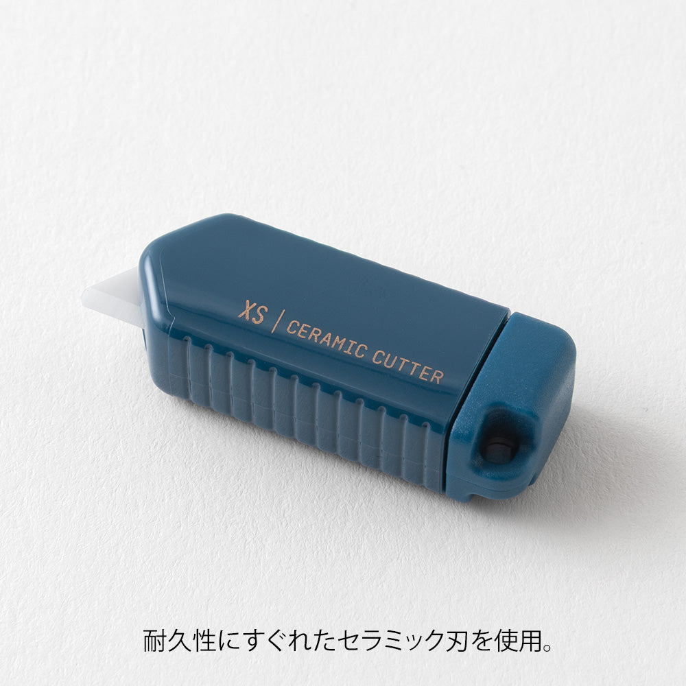 Midori XS Ceramic Cutter Navy Blue — detail view