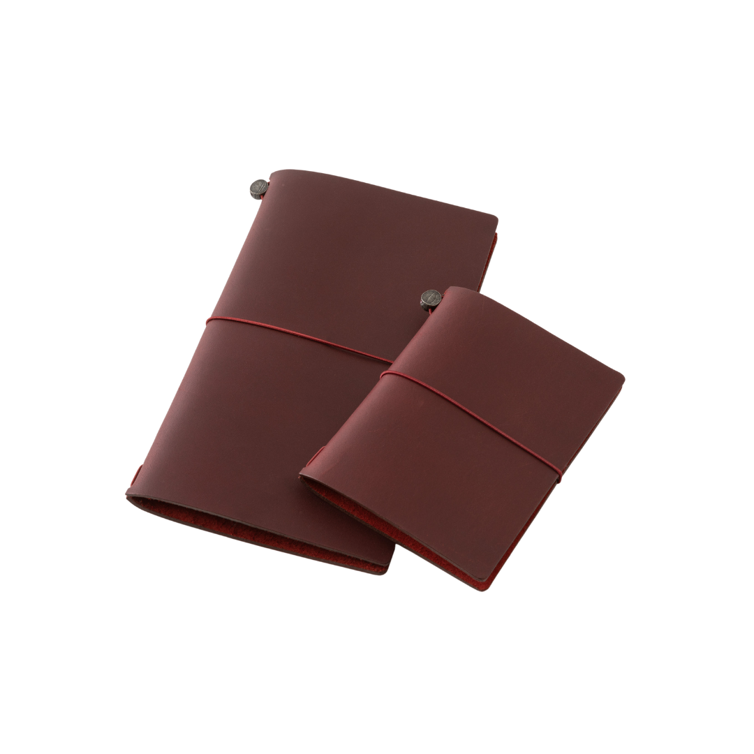 TRAVELER's notebook Passport Size LOVE AND TRIP - Red