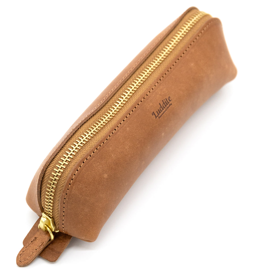 Luddite MAYA Arch Pencase - Whisky Brown — tip detail
