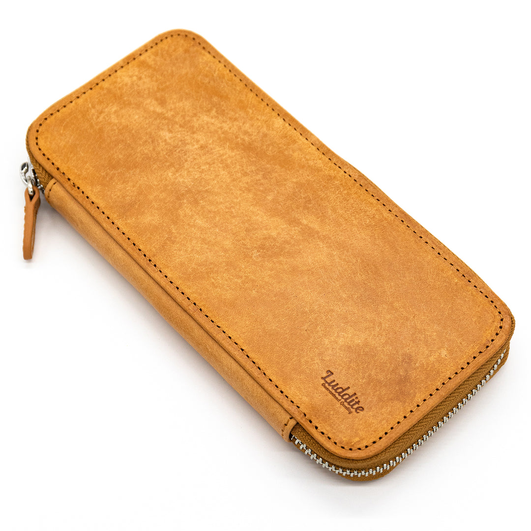 Luddite MAYA Roundzip Pencase Essential - Brown — tip detail