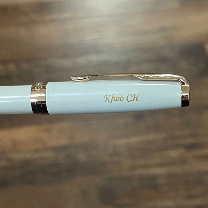 Parker Sonnet Pearl Lacquer 18k Gold Nib Fountain Pen in Medium Nib — Parker fountain pen — precision nib writing instrument, at Cityluxe Singapore stationery store