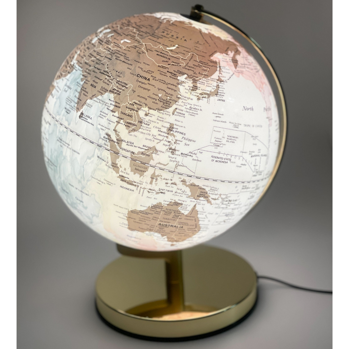 Luxo Painting Globe, Gold Base, Led Light - 25cm — in use