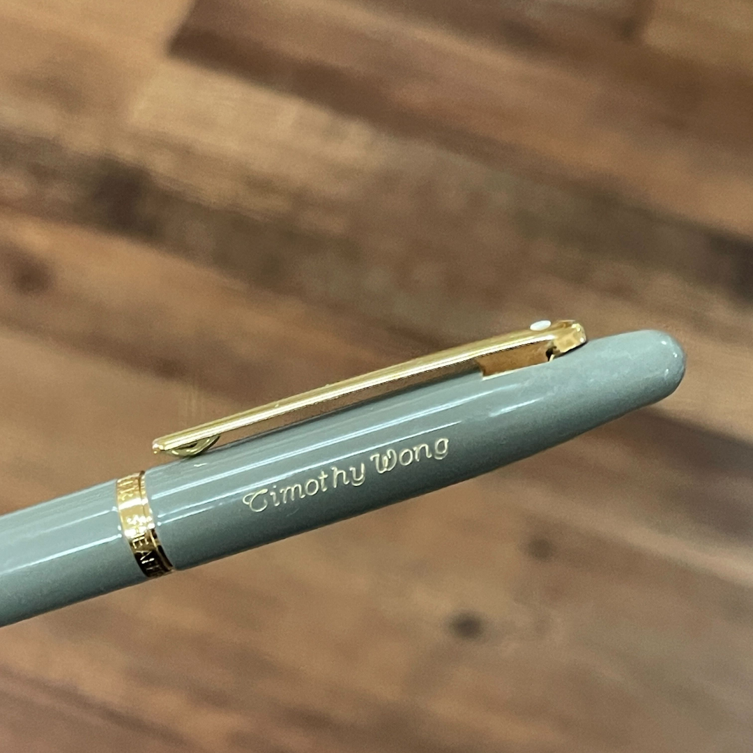 Sheaffer VFM E9427 Glossy Light Gray  With PVD Gold-Tone Trim Ballpoint Pen (WW31)