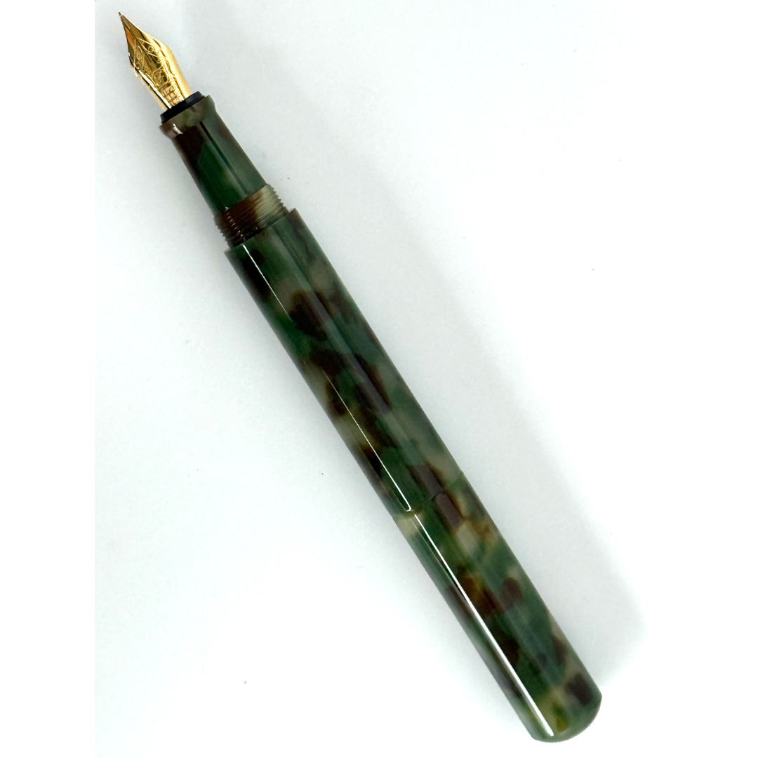 Onishi Hand Made POCKET Fountain Pen (NEW!) - Matcha Green — nib close-up