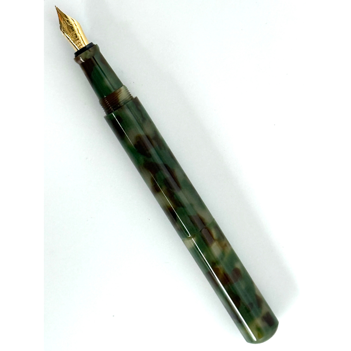 Onishi Hand Made POCKET Fountain Pen (NEW!) - Matcha Green — nib close-up