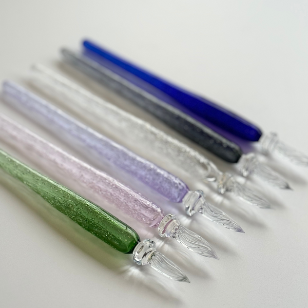 Load image into Gallery viewer, Matsubokkuri Tsubutsubu Glass Fountain Pen - Clear Blue
