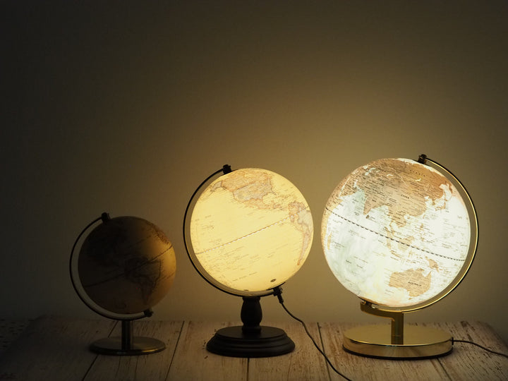Luxo Painting Globe, Gold Base, Led Light - 25cm — flat lay