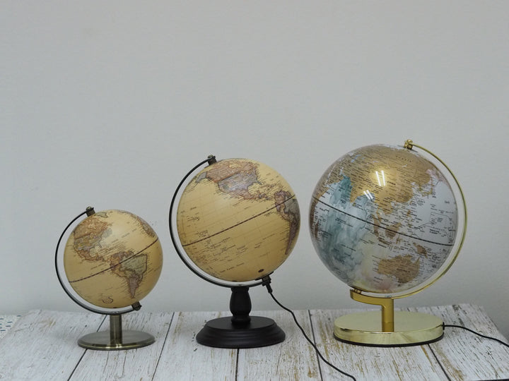 Luxo Painting Globe, Gold Base, Led Light - 25cm — flat lay