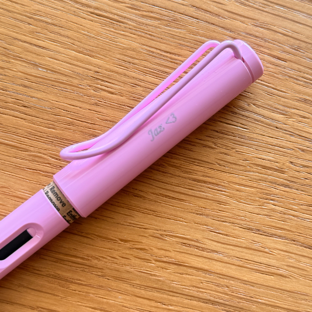 Personalised name engraving on LAMY Safari Deelite Fountain Pen - Light Rose (Special Edition) — Cityluxe