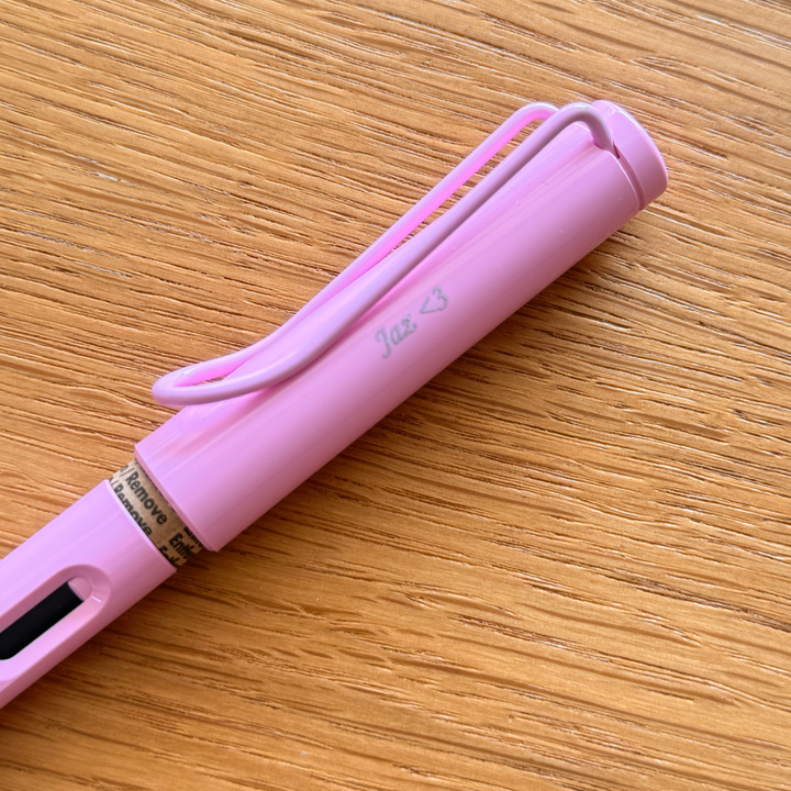 Personalised name engraving on LAMY Safari Deelite Fountain Pen - Light Rose (Special Edition) — Cityluxe
