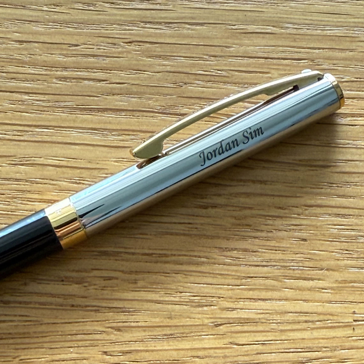 Personalized Name Engraving On Sheaffer SAGARIS E9475 Gloss Black Barrel and Chrome Cap With Gold Tone Trim Ballpoint Pen (WW30)