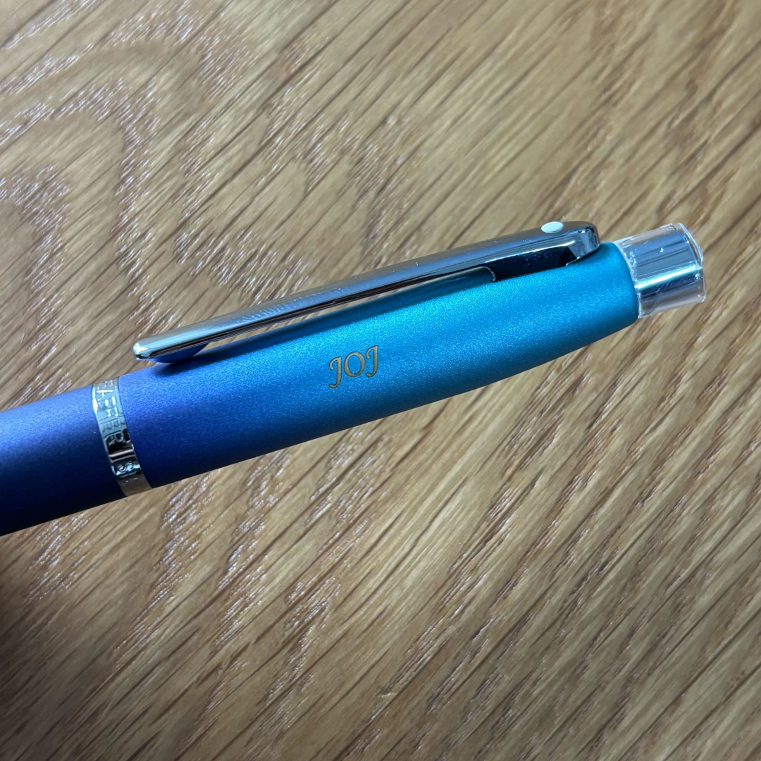 Personalized Name Engraving On Sheaffer VFM 9430 Expressions Blue and Purple Pearlised Gradient Ballpoint Pen with Chrome-Plated Trims (WW31 Expressions)