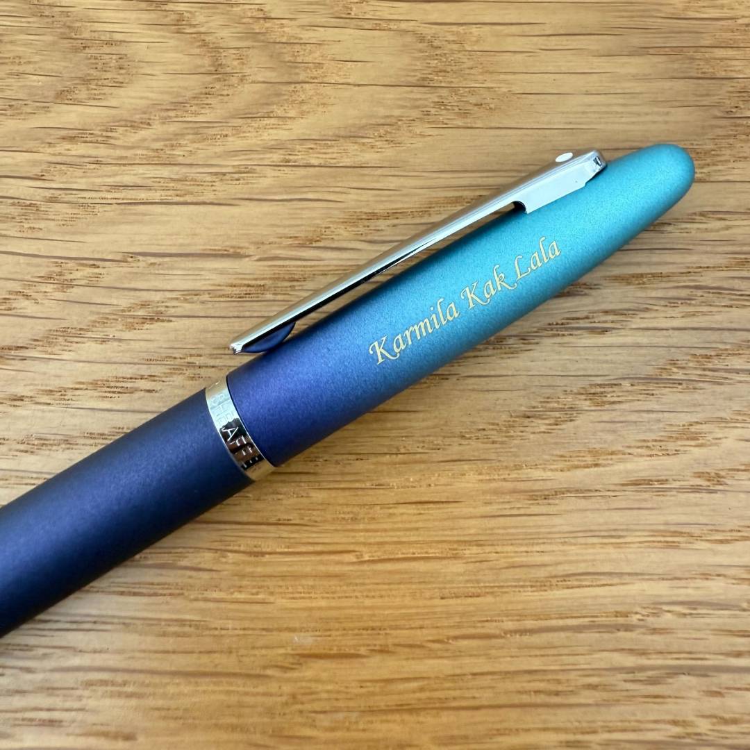 Personalized Name Engraving On Sheaffer VFM 9430 Expressions Blue and Purple Pearlised Gradient Rollerball Pen with Chrome-Plated Trims (WW31 Expressions)