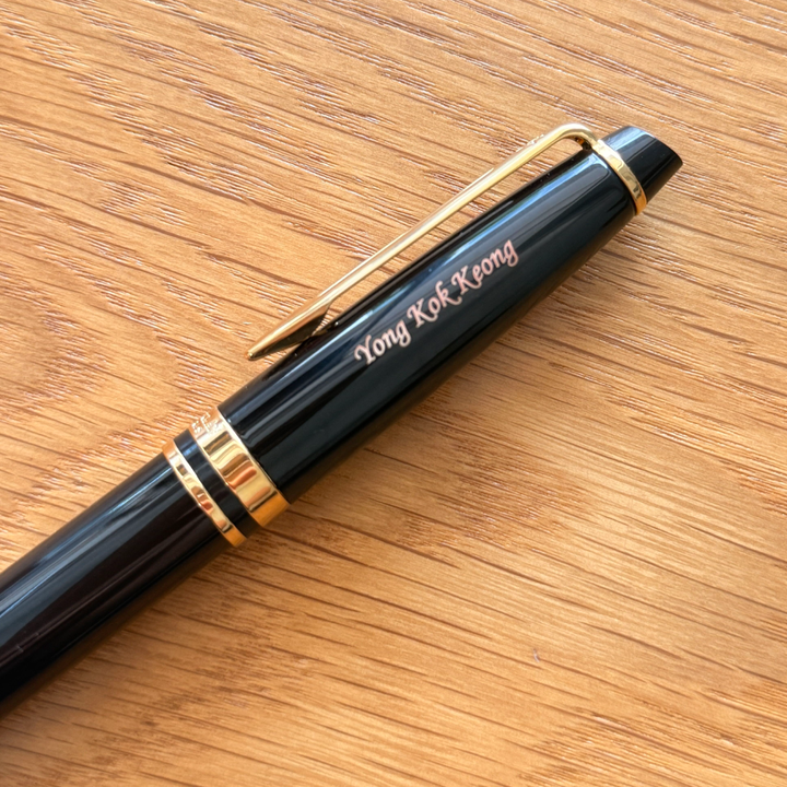 Personalised name engraving on Waterman Expert3 Laque Black GT Fountain Pen