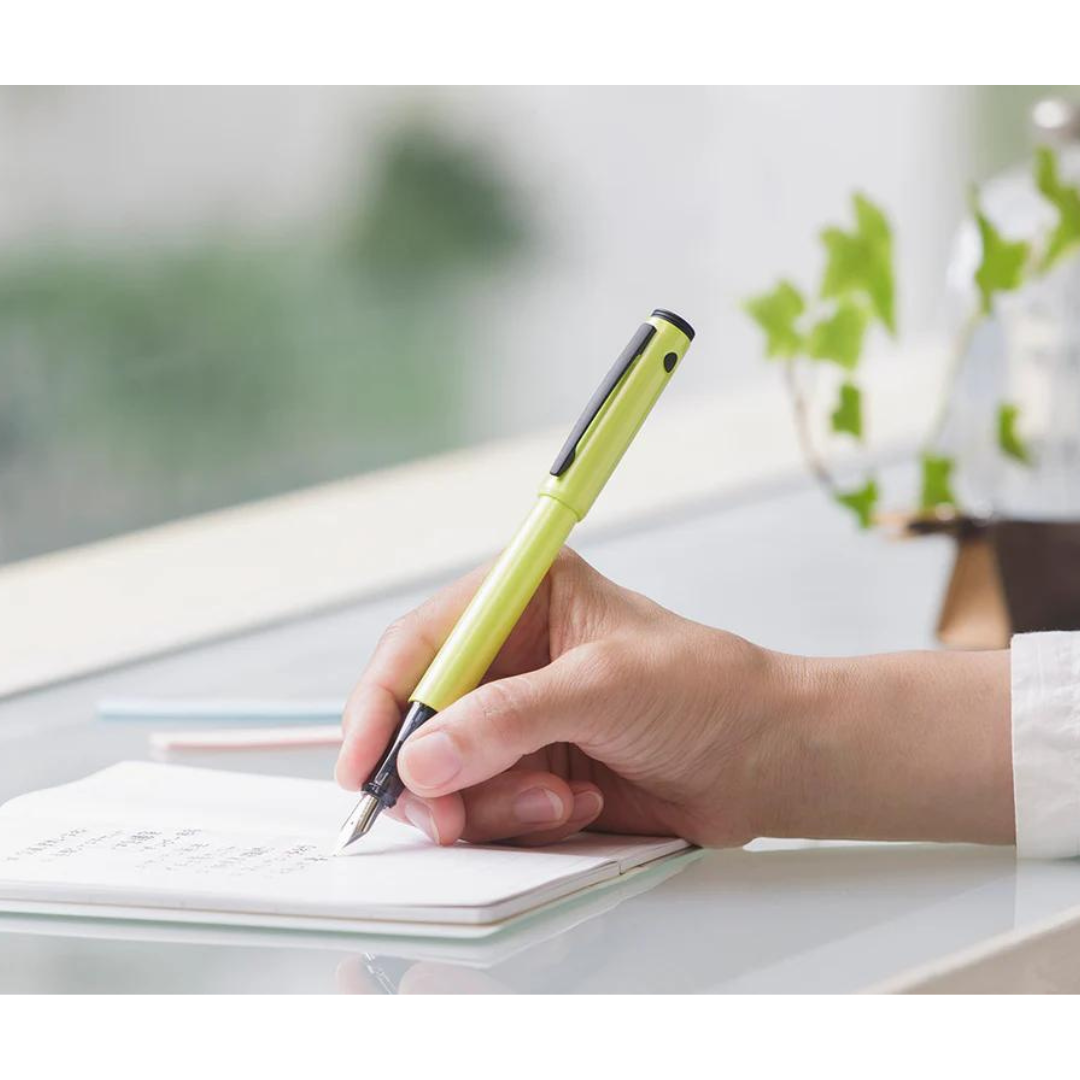 Pilot LIGHTIVE Fountain Pen - Active Red