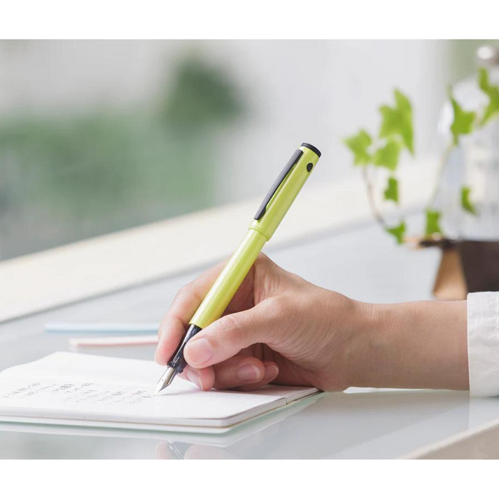 Pilot LIGHTIVE Fountain Pen - Active Red
