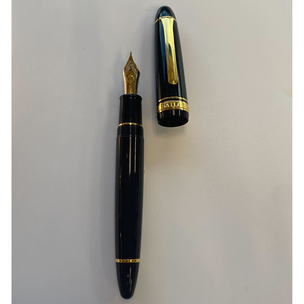 Load image into Gallery viewer, Sailor King of Pens 1911 21k Nib Fountain Pen - Black with Gold Accent [Pre-Order]

