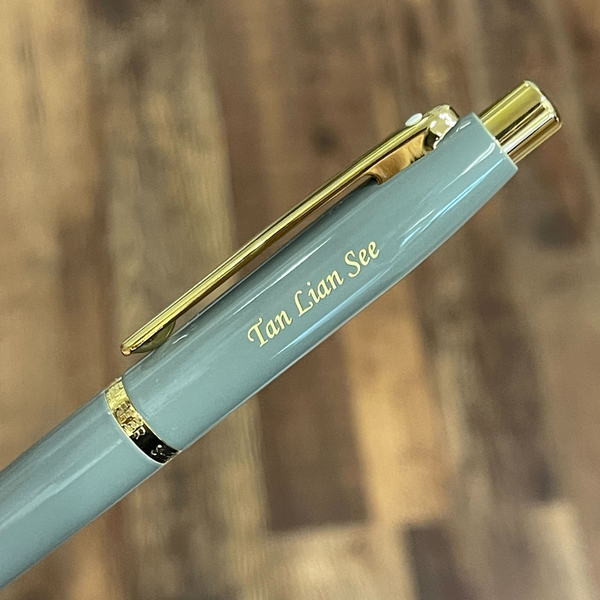 画像をギャラリービューアに読み込む, Sheaffer VFM E9427 Ballpoint Pen - Glossy Light Gray with PVD Gold-tone Trims
