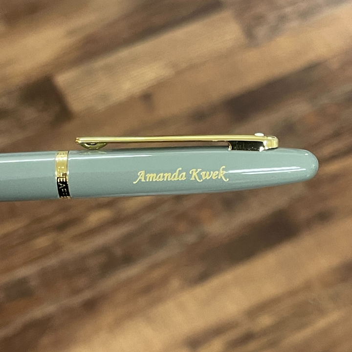 Sheaffer VFM E9427 Glossy Light Gray  With PVD Gold-Tone Trim Rollerball Pen (WW31)