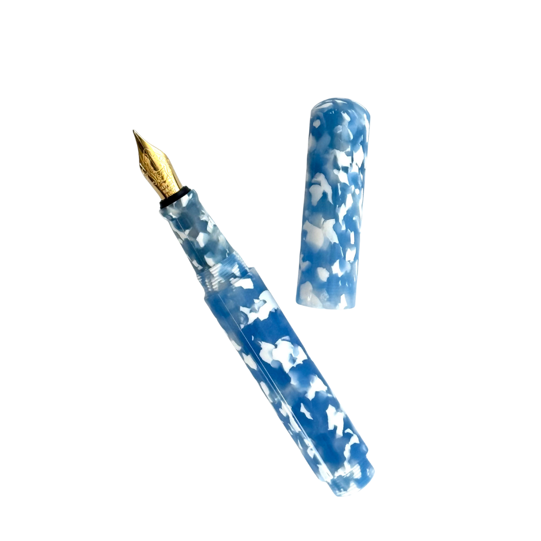 Onishi Hand Made POCKET Fountain Pen (NEW!) - Sora Blue — nib close-up
