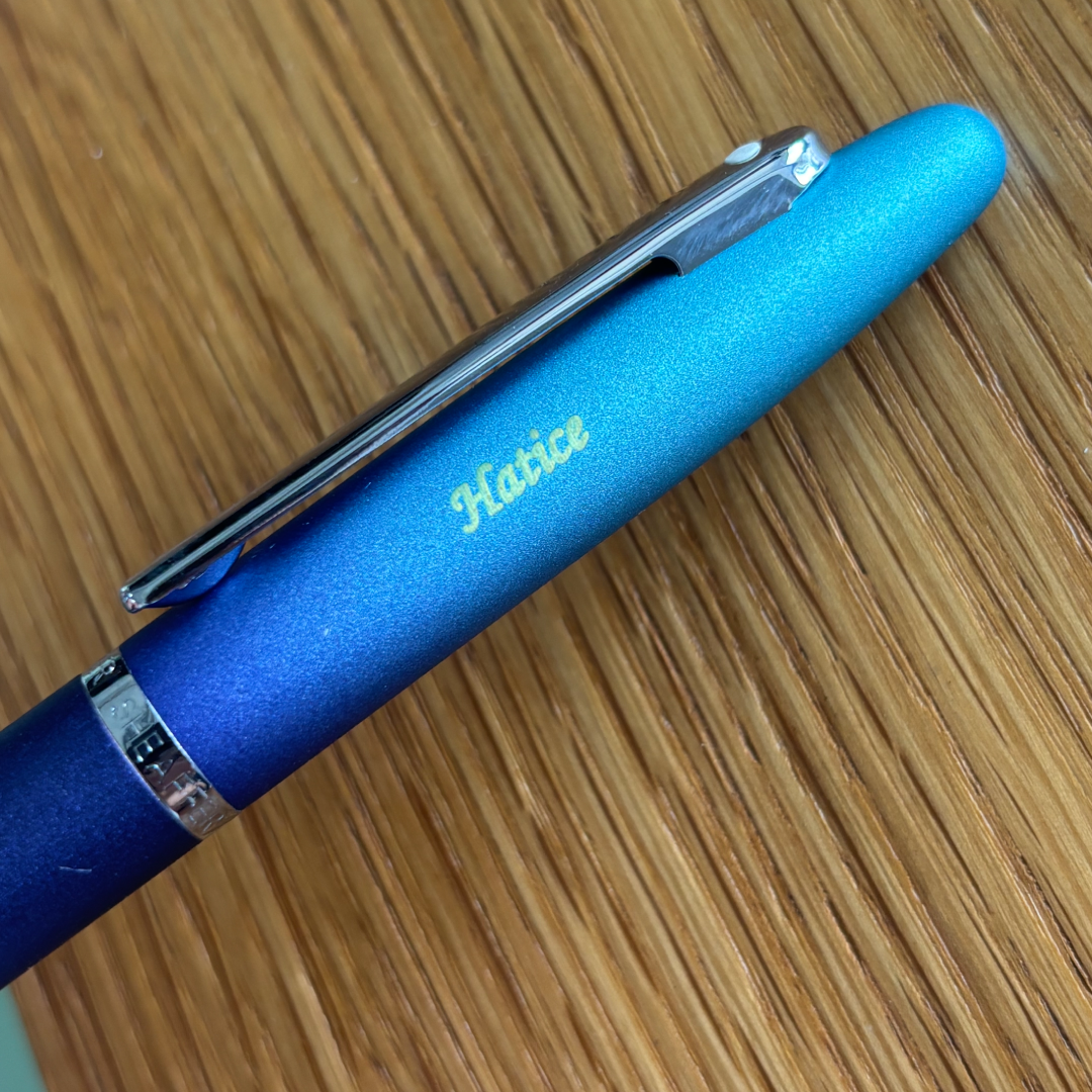 Custom Pen Engraving – Personalised Name Engraving on Sheaffer VFM 9430 Expressions Blue and Purple Pearlised Gradient Fountain Pen with Chrome-Plated Trims at Cityluxe WorkRoom