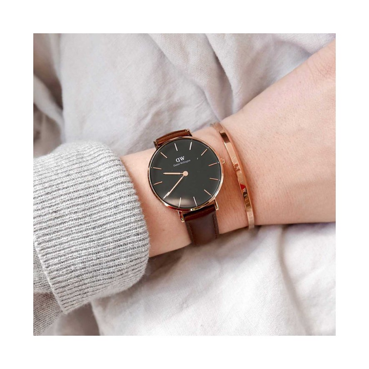 Daniel Wellington Classic Petite Bristol Sort/Leather Ø28 mm (without watch box) — detail view