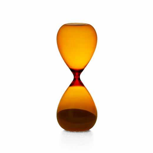 Hightide Hourglass L-Slim Amber – 15-minute tall slim glass timer with white sand and amber-toned body.