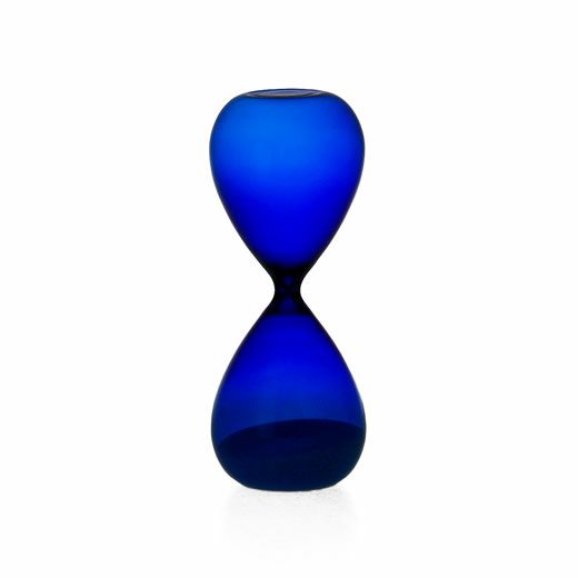 Hightide Hourglass L-Slim Blue – 15-minute tall slim blue glass timer with white sand, ideal for home or desk décor.