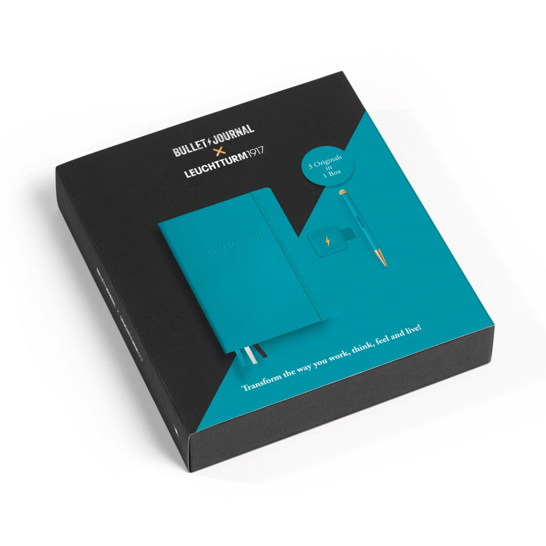 Leuchtturm1917 Bullet Journal Gift Box Turquoise25 – includes notebook, Drehgriffel Nr.1 pen, and pen loop in matching turquoise color.