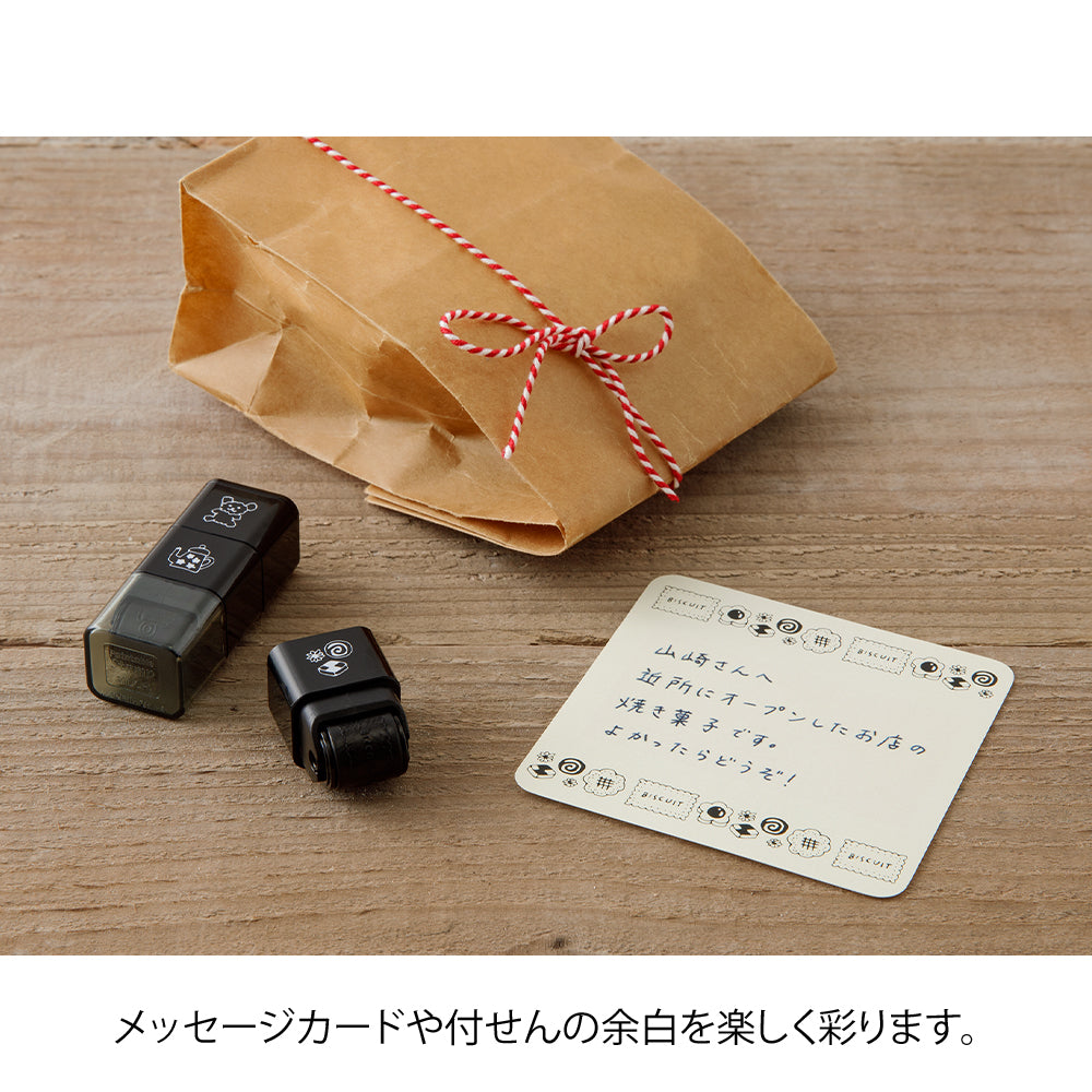 Midori Paintable Stamp Roller - Motif — angle view