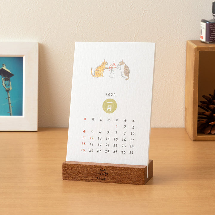 Midori Stand Calendar 2026 - Cat — angle view