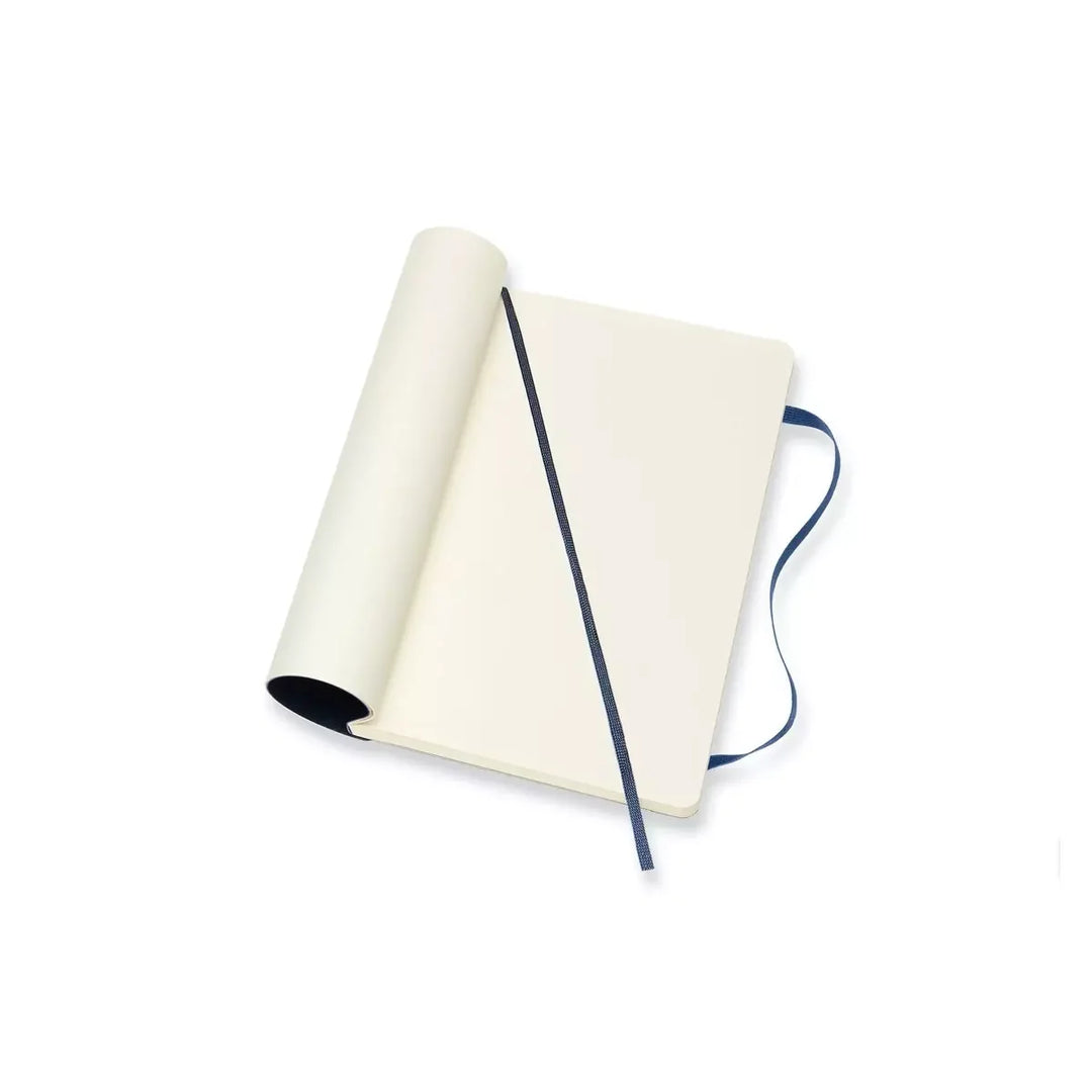 Moleskine Classic Large plain softcover notebook in Sapphire Blue, 13 x 21 cm – photo 4
