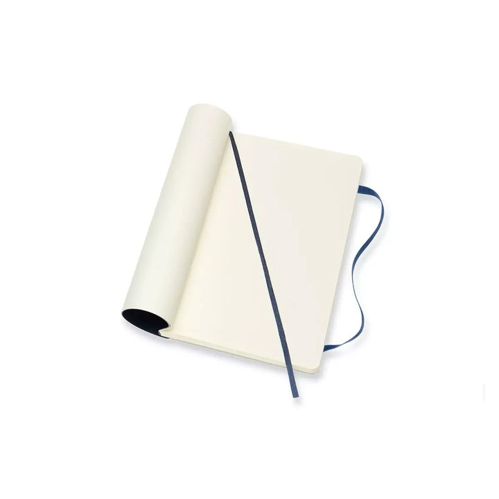 Moleskine Classic Large plain softcover notebook in Sapphire Blue, 13 x 21 cm – photo 4