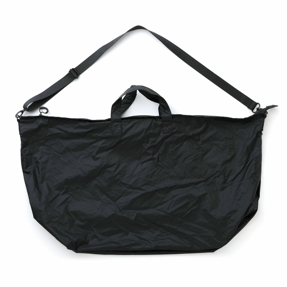 nähe Packable Bag in black, lightweight foldable tote bag with minimalist design