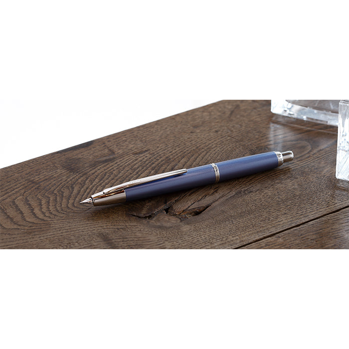 Pilot Capless Decimo Fountain Pen - Blue with 18K Gold Rhodium-plated Broad Nib – detail view