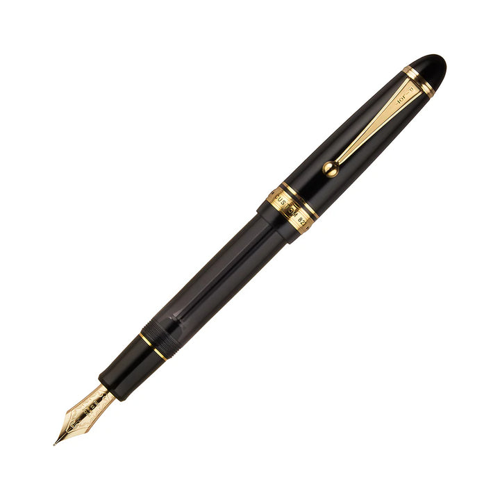 Pilot Custom 823 Fountain Pen in transparent smoky black resin with gold trim, featuring a large No. 15 14K gold nib and vacuum ink filling system – ideal for long writing sessions.