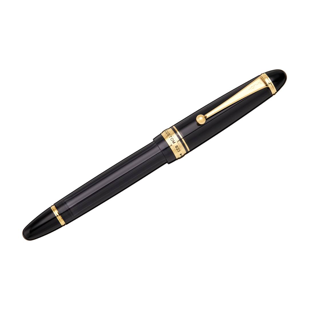 Pilot Custom 823 Fountain Pen in transparent smoky black resin with gold trim, featuring a large No. 15 14K gold nib and vacuum ink filling system – ideal for long writing sessions.