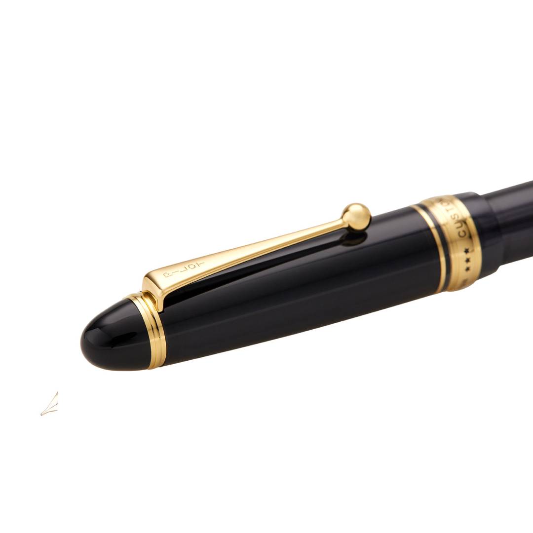 Pilot Custom 823 Fountain Pen in transparent smoky black resin with gold trim, featuring a large No. 15 14K gold nib and vacuum ink filling system – ideal for long writing sessions.