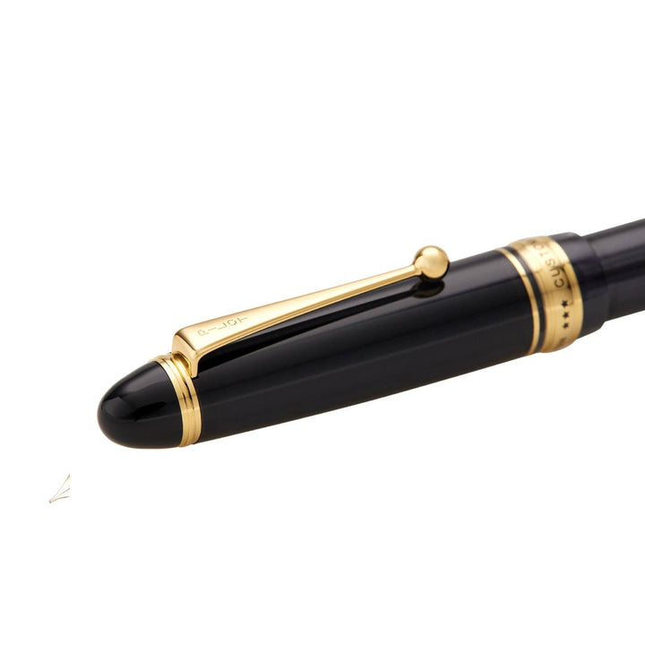 Pilot Custom 823 Fountain Pen in transparent smoky black resin with gold trim, featuring a large No. 15 14K gold nib and vacuum ink filling system – ideal for long writing sessions.