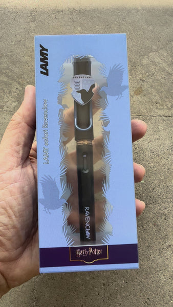 在图库查看器中加载和播放视频，LAMY Safari Harry Potter Fountain Pen - Ravenclaw
