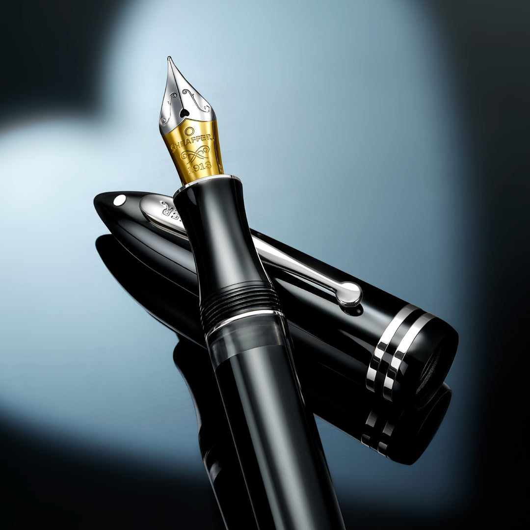 Close-up of the Sheaffer Balance III E892 bi-colour stainless steel nib engraved Sheaffer 1913